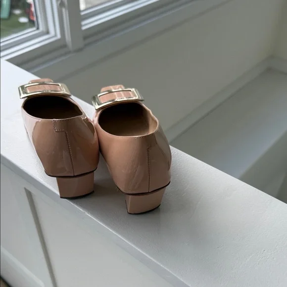 Roger Vivier Pink Heels with Gold Buckle - Picture 5 of 5